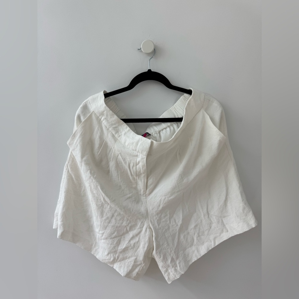Vince Camuto Cream shorts